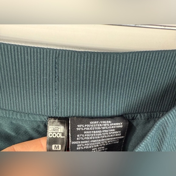 32 Degrees women’s dark green skort. Size Medium - Picture 4 of 5